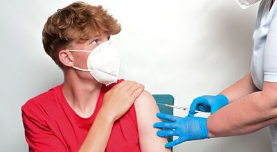 Descuentos en ropa y viajes para animar a los jóvenes británicos a vacunarse.