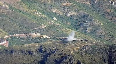 Foto del Ministerio de Defensa de Azerbaiyán, de un puesto militar bombardeado por Armenia, según indicaron.