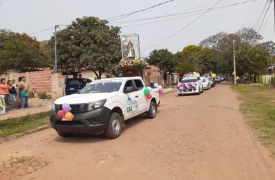 Una gran cantidad de vehículos acompañó ayer el recorrido de la Virgen de los Milagros de Caacupé por   los diferentes barrios y compañías.