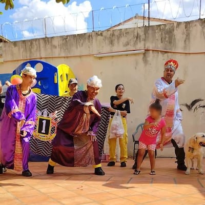 Los Reyes Magos llevaron aunque sea un día de alegría a los niños que viven con sus madres en el interior del Buen Pastor.