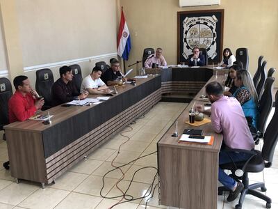 Los concejales de Minga Guazú en la última sesión de la Junta Municipal del año.