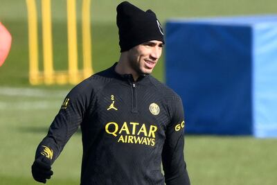 Achraf Hakimi durante la práctica de ayer del París SG, que hoy enfrenta al Nantes por la Ligue 1.