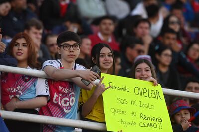Hinchas de Cerro Porteño, durante el último partido del Ciclón en el Antonio Aranda.