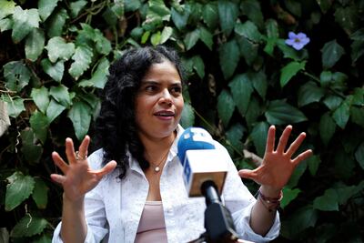 Julia Gavarrete, periodista del periódico digital El Faro, habla durante una entrevista con Efe el 25 de enero de 2022 en San Salvador (El Salvador). La periodista salvadoreña Julia Gavarrete lamentó que el Gobierno de El Salvador "no tenga una posición sería y formal" sobre el espionaje a más de 30 periodistas de El Salvador con el software Pegasus, una situación que catalogó de "grave", y que ve "difícil" que la Fiscalía investigue lo sucedido.