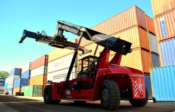 El Ing. Enrique Duarte, titular de la UIP Paraguay, resaltó la labor del Centro de Despachantes de Aduana, en el comercio importador y exportador. Hizo llegar sus saludos por los 96 años del núcleo.