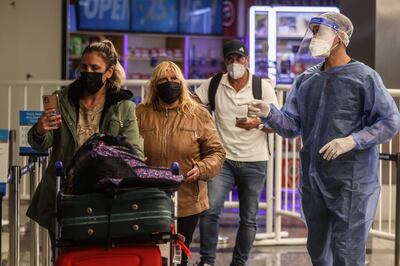 Imagen de referencia. Al menos unos 19.200 viajeros que ingresaron a nuestro país informaron que recibieron la inmunización contra la covid-19 en el extranjero.