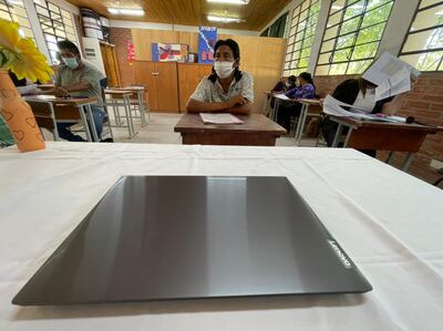 Docentes y directores recibieron esta mañana computadoras listas para ser utilizadas.