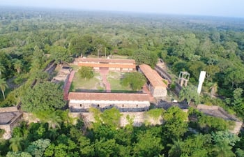 La edificación está en una colina y la culminación de la obra fue en 1806.