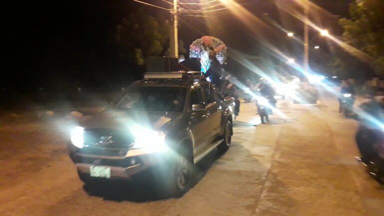 Este año, la celebración se realizó en la víspera con una multitudinaria caravana de vehículos de todo tipo.