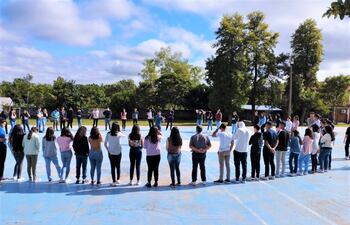 Jóvenes participan de la Pascua Joven en Carapeguá.