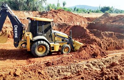 Las máquinas de la Municipalidad ingresaron al predio para preparar las fosas para depositar los residuos.