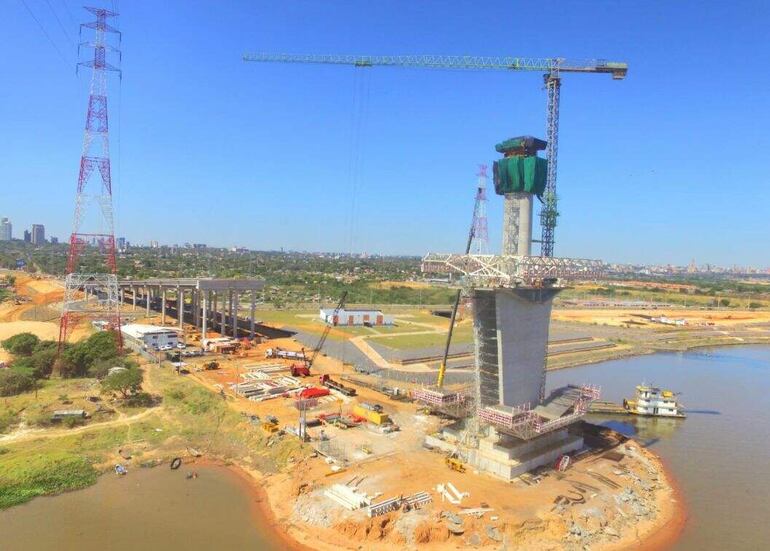 El puente Asunción Chaco'i en teoría debe culminar a principios del 2023.