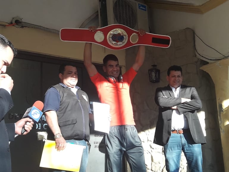 Richard “Pantera” Moray abandona el penal de Tacumbú.