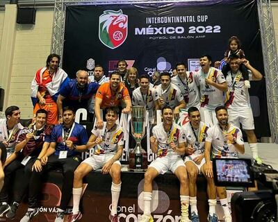 Plantel de Simón Bolívar, campeón de la Intercontinental. El team libertador está invicto en 2022.