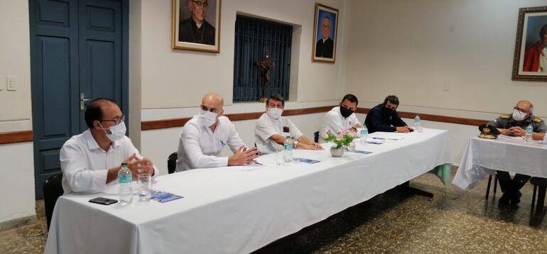 Varias autoridades analizan situación de Caacupé en el marco de las festividades marianas.