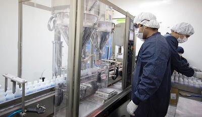 La industria farmacéutica emplea a 4.500 personas, de las cuales, al menos, un 50% son profesionales universitarios, comentaron desde el gremio de farmacéuticos.