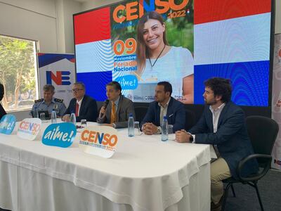 Comisario Carlos Benítez; Hernán Martinez (Salud); director del INE, Ivan Ojeda; Luis Orue (Trabajo) y Hugo Alonso (MiTIC).