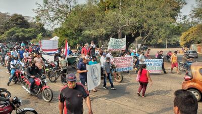 Los manifestantes rechazan el proyecto que busca proteger la fauna ictícola del Paraná.
