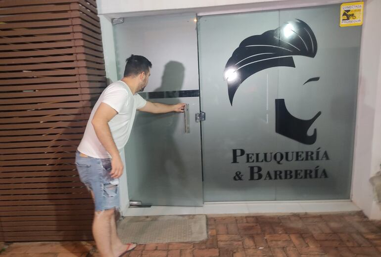 El dueño del local, Juan Manuel González, lamentó la inseguridad que se registra en la zona.