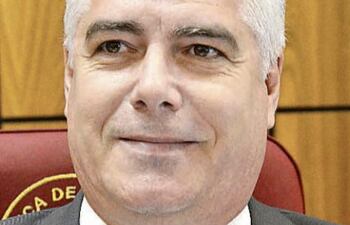 El ministro de Obras Públicas Arnoldo Wiens no se mostró en público, solo hablaron voceros el MOPC para desligarse del tema.