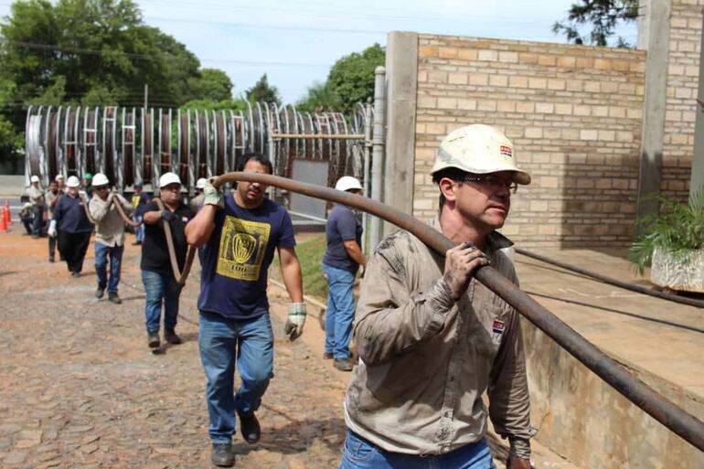 Los trabajos de reposición de la energía tras el incendio fueron realizados por funcionarios de la Gerencia Técnica, de la Dirección de Gestión Regional y de la Dirección de Distribución.