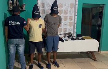Detenidos.