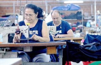 Ley de preferencia para industriales fue vetado por el Ejecutivo y debe volver al Congreso.