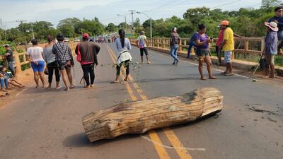 Nativos cerraron el puente Curuguaty'y para exigir pago de Tekoporã.