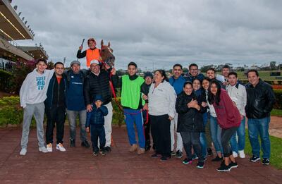 La jocketa Florencia Fernández hizo historia en el hipódromo de Asunción.