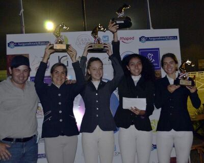 Juan Vicente Álvarez (director y capitán), Leticia Díaz Benza, María Lange, Belén Giménez y Sophía Vargas integran el equipo Equus que se consagró en al competencia por equipos.