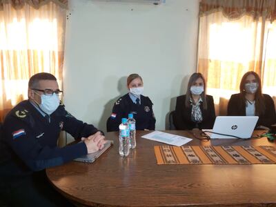 La comisaría Alodia Garrigoza y miembros del Departamento de Selección y Admisión de la Policía Nacional.