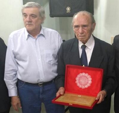 Rolando Alarcón y Pedro Nolasco Cárdenas, el último y primer presidente de la Federación Paraguaya de Fútbol de Salón.