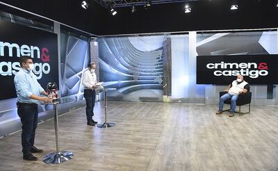 Baldomero Cabral (der.), sobreviviente del atentado contra Santiago Leguizamón, fue entrevistado ayer en el programa Crimen y Castigo, en los estudios de ABC TV.