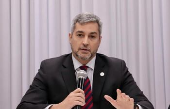 El presidente Mario Abdo Benítez durante la conferencia de prensa desde Itaipú.