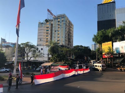 Los manifestantes cierran la ruta PY02 en la rotonda Reloj, a pocos metros de la zona primaria.