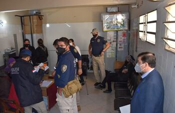 El procedimiento en el cual se incautaron los teléfonos celulares en el Hospital de Calle'i.