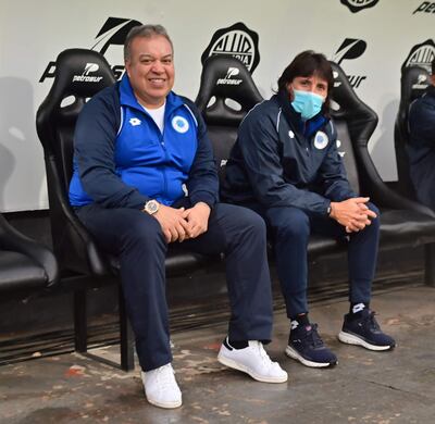 Robert Pereira Molina (30 de mayo de 1968), en compañía de su asistente Eumelio Ramón Palacios.