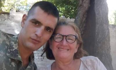 Luis Gabriel Leiva Godoy junto a su mamá Blanca Godoy de Leiva, en un momento de felicidad anterior al accidene.