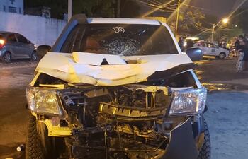 Así quedo la camioneta tras el impacto fatal.