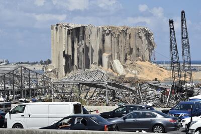 Una vista del puerto de Beirut, seis días después de la devastadora explosión.