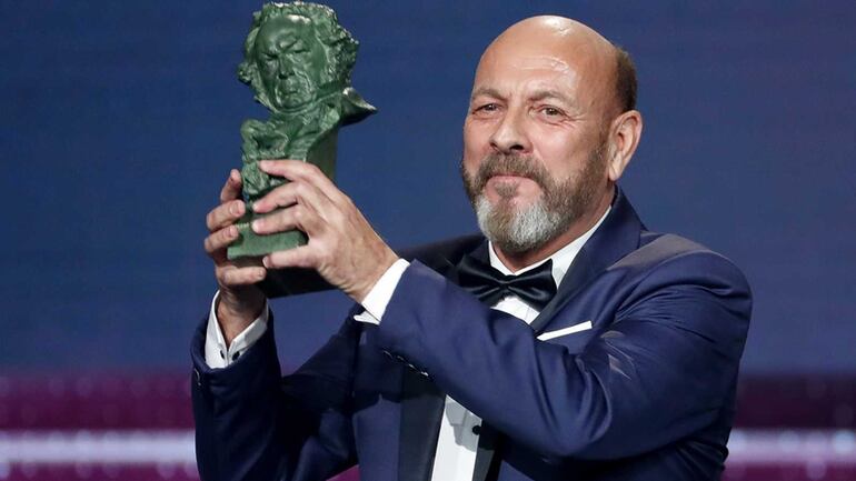 En 2020 consigue el Premio Goya a la mejor canción original por su canción "Intemperie" de la película del mismo nombre de Benito Zambrano.