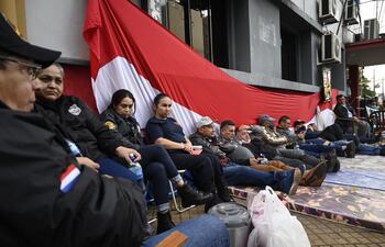 Los guardiacárceles piden cobrar por bonificación familiar
