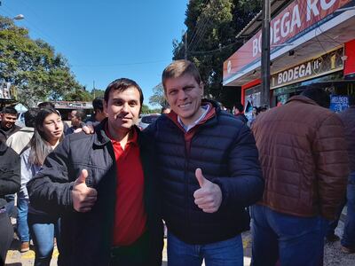 Juan Manuel Brunetti está recorriendo Ayolas en el marco de su campaña proselitista.