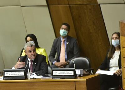 Juan Ernesto Villamayor no satisfizo con sus respuestas, según la diputada Kattya González.