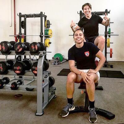 Las jugadoras paraguayas Lucero Viveros y Paula Denis participan de la primera Academia de Coaching Femenino. Foto: RGN.
