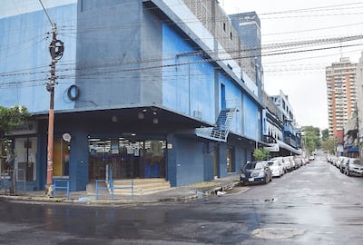 Las multitiendas mantienen cerradas su puertas esta semana.