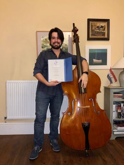 Guillermo Arévalos Vigo es un joven paraguayo que busca hacer carrera abrazando al contrabajo y realzando nuestra música.