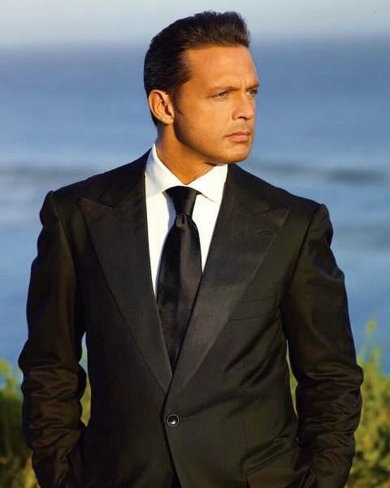 El cantante mexicano Luis Miguel habría entregado un anillo de compromiso a la española Paloma Cuevas.