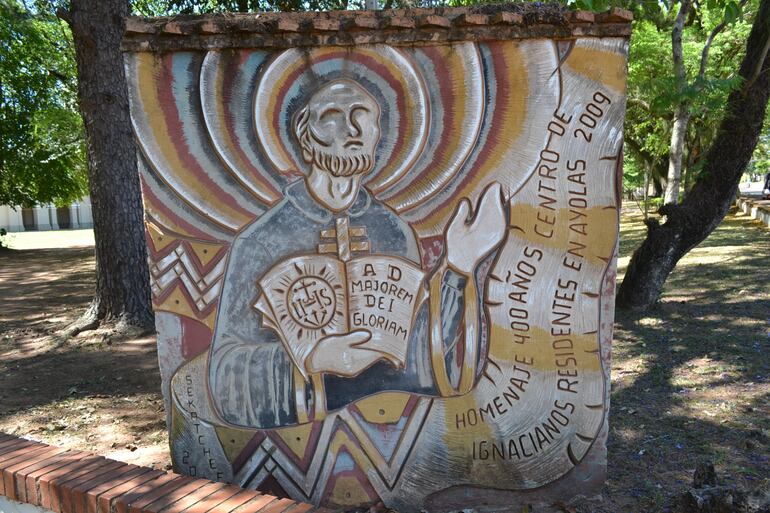 Mural dedicado a San Ignacio por el Centro Ignaciano Residentes en Ayolas, Misiones.