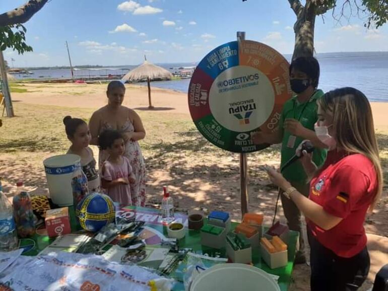 Itaipú Binacional y el Departamento de Medio Ambiente de la Municipalidad de San Bernardino impulsan actividades de educación y mingas ambientales.